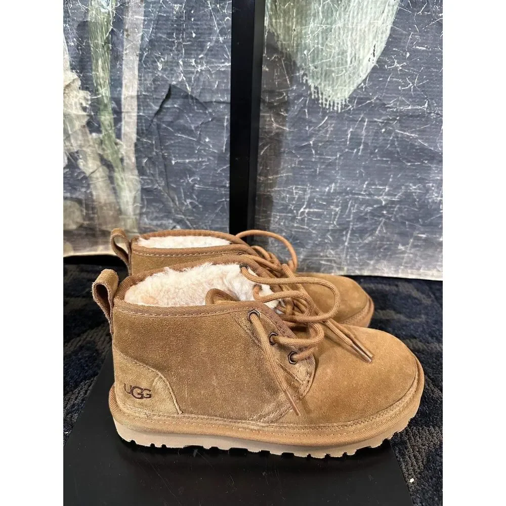 UGG Neumel Chukka Boot Size 6